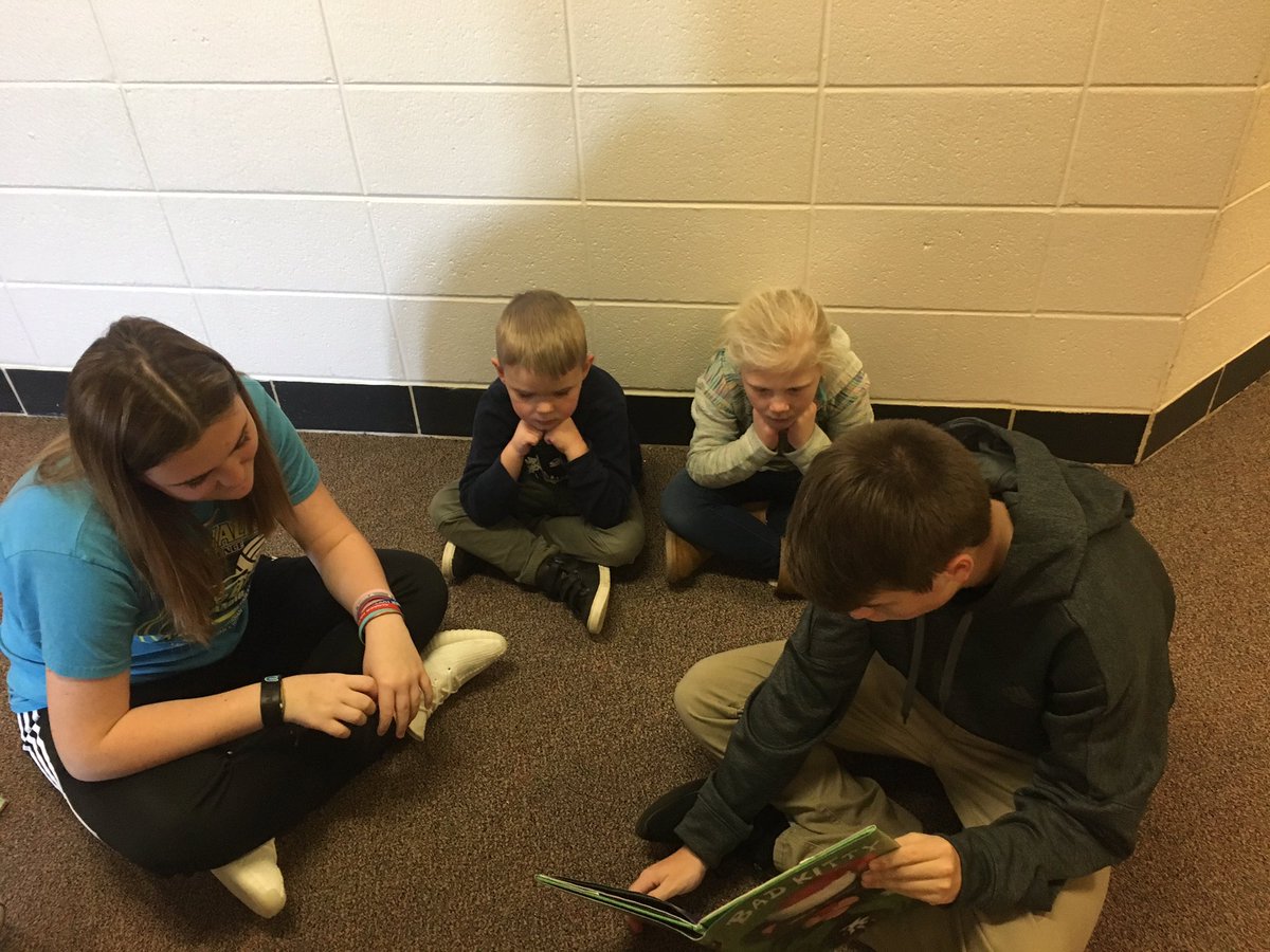 JamiKupper's tweet photo. Thank you to @CrystalHoadley and her WLMS students for coming into our classroom and playing games with us! #wlcardpride https://t.co/QhKgcUrCjC