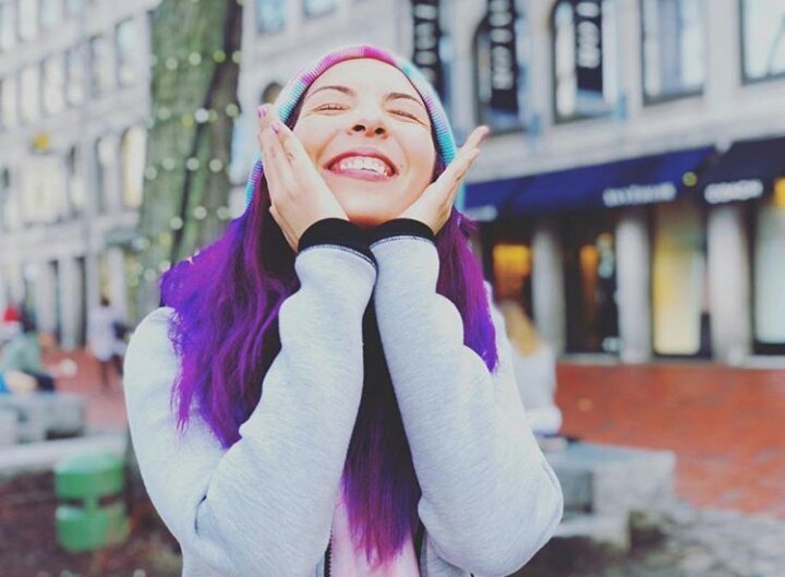 OXIGENADOSQUAD's tweet photo. Esta bella mujer tiene sentimientos, sueños y metas. ❤
Y se me hace injusto que vengas y la critiques por salir en un video de personas que ama con el corazón. 

Piensa dos veces antes de decir algo, o siemplemente no lo digas. https://t.co/hn9T9QgzUk