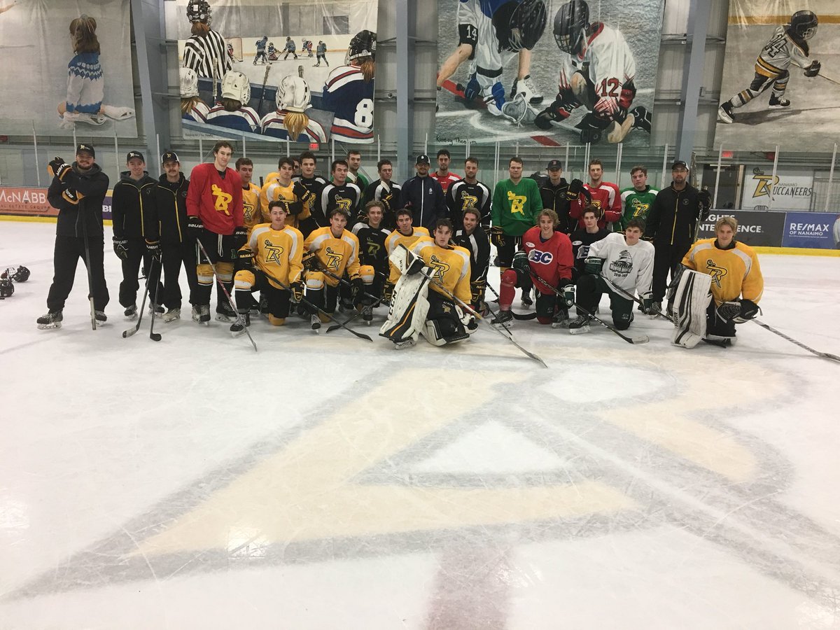 BuccaneersVIJHL's tweet image. Big thanks to @NJDevils Alumni and Czech 🌎 Junior Assist Coach PATRIK ELIAS for coming out and running practice bright and early this morning! #2cups #hof?