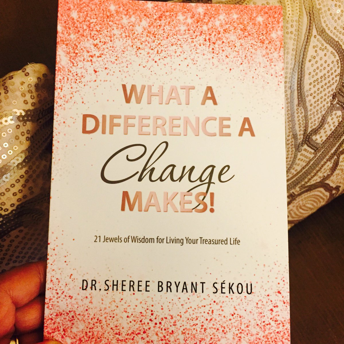 dr_sheree's tweet photo. Praying this little book creates waves of postive change in your lives and our world. 
#speakandwrite #leadyourself #selfmastery #womenwholead #servantleader #books #balboapressauthor #hayhouse #mustread #womenauthors  #selfhelpbook #nonfictionbook #whatadifferenceachangemakes https://t.co/vl0AvifHim