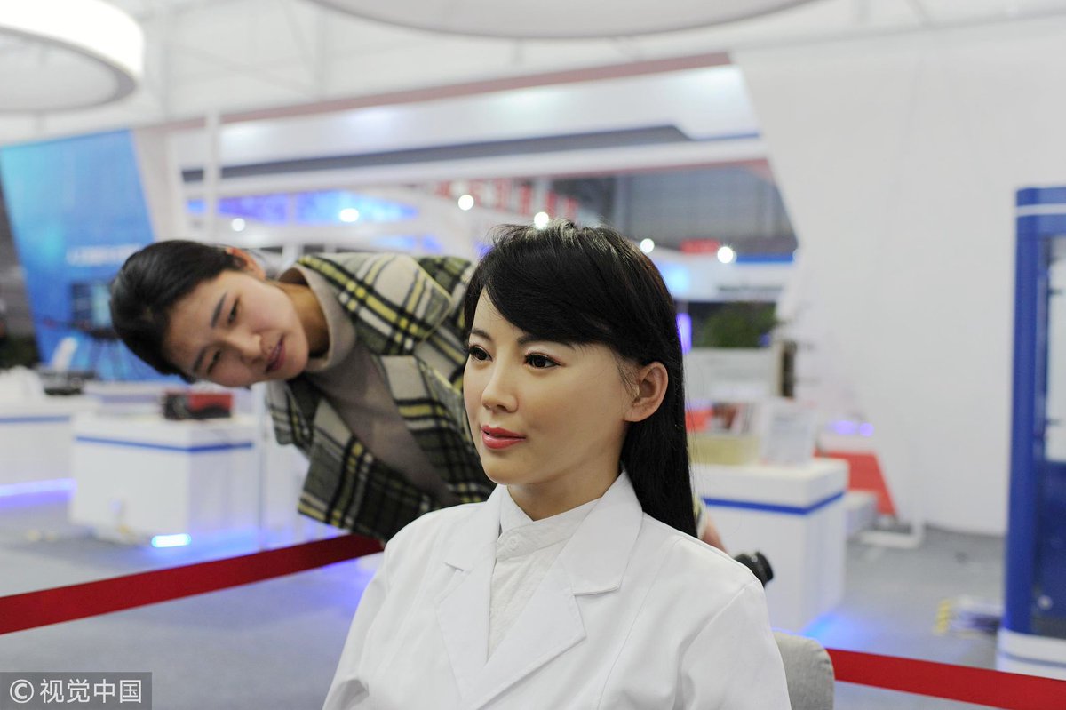 CGTNOfficial's tweet photo. Yi Jia is a humanoid robot able to give doctors a helping hand during consultations. She made her debut on Tuesday at a tech exhibition marking 40 years of #ReformAndOpeningUp in Hefei City, east China’s Anhui Province https://t.co/xMsZoJUQtP