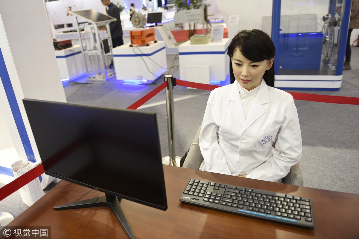 CGTNOfficial's tweet photo. Yi Jia is a humanoid robot able to give doctors a helping hand during consultations. She made her debut on Tuesday at a tech exhibition marking 40 years of #ReformAndOpeningUp in Hefei City, east China’s Anhui Province https://t.co/xMsZoJUQtP