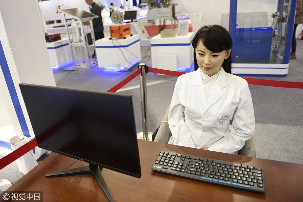 Yi Jia is a humanoid robot able to give doctors a helping hand during consultations. She made her debut on Tuesday at a tech exhibition marking 40 years of #ReformAndOpeningUp in Hefei City, east China’s Anhui Province