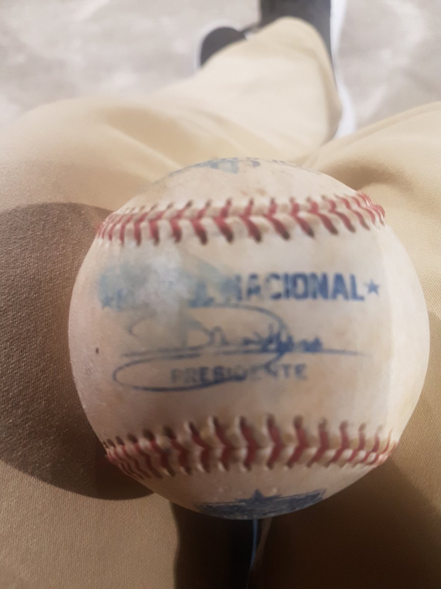 Ahora resulta que este señor Robinson paga las bolas del juvenil que se realiza en la zona 2 y me imagino que nacional. Ojala sea de su dinero.