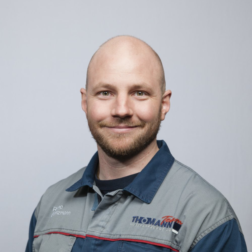 ThomannNFZAG's tweet image. Remo Glanzmann gehört zu den besten Busspezialisten der OMNIplus Welt und hat an der Schweizer Ausscheidung den 1. Rang erreicht. Wir sind stolz auf dich und wünschen für das Finale in Neu-Ulm tio, toi, tio! #passionstattstandard #thomannnutzfahrzeugeag #bustech #challenge