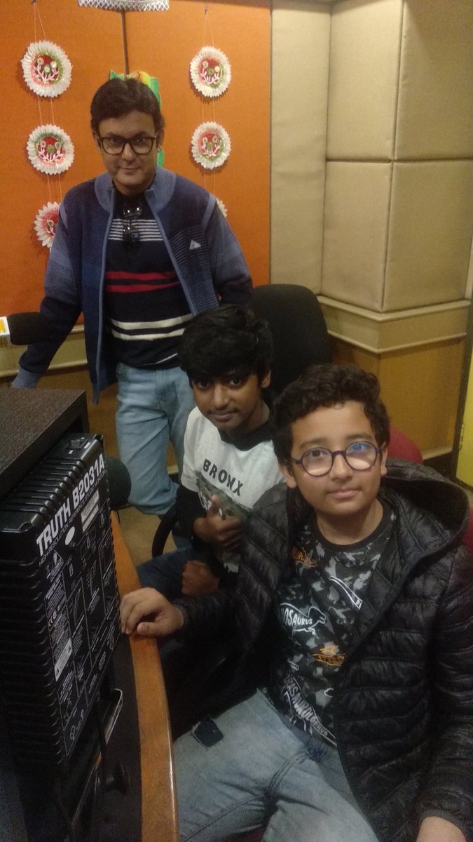 Team #AdventuresOfJojo তৈরি @aamar1062fm এ তোমাদের সাথে live আড্ডা দিতে ...Tune in now. Movie releasing this friday.