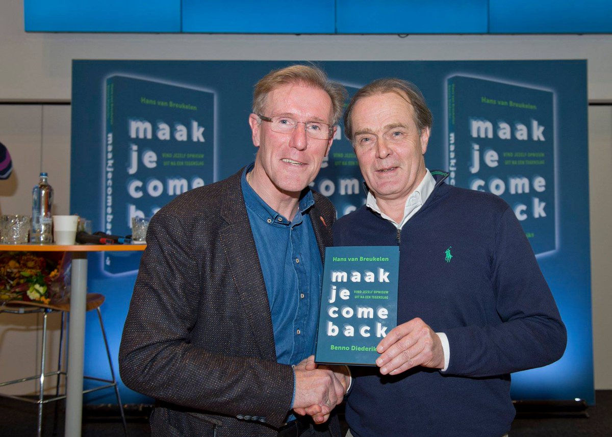 SupCasper's tweet photo. Hans van Breukelen en Benno Diederiks hebben 19 november jl. hun boek ‘Maak je comeback’ gelanceerd bij de #KNVB in Zeist. De opbrengst van de verkoop van het boek wordt gedoneerd aan #SupportCasper. Het boek is te bestellen via https://t.co/pC58tubKNI.  Foto: Awé Krijger https://t.co/l2fwlYpiy4