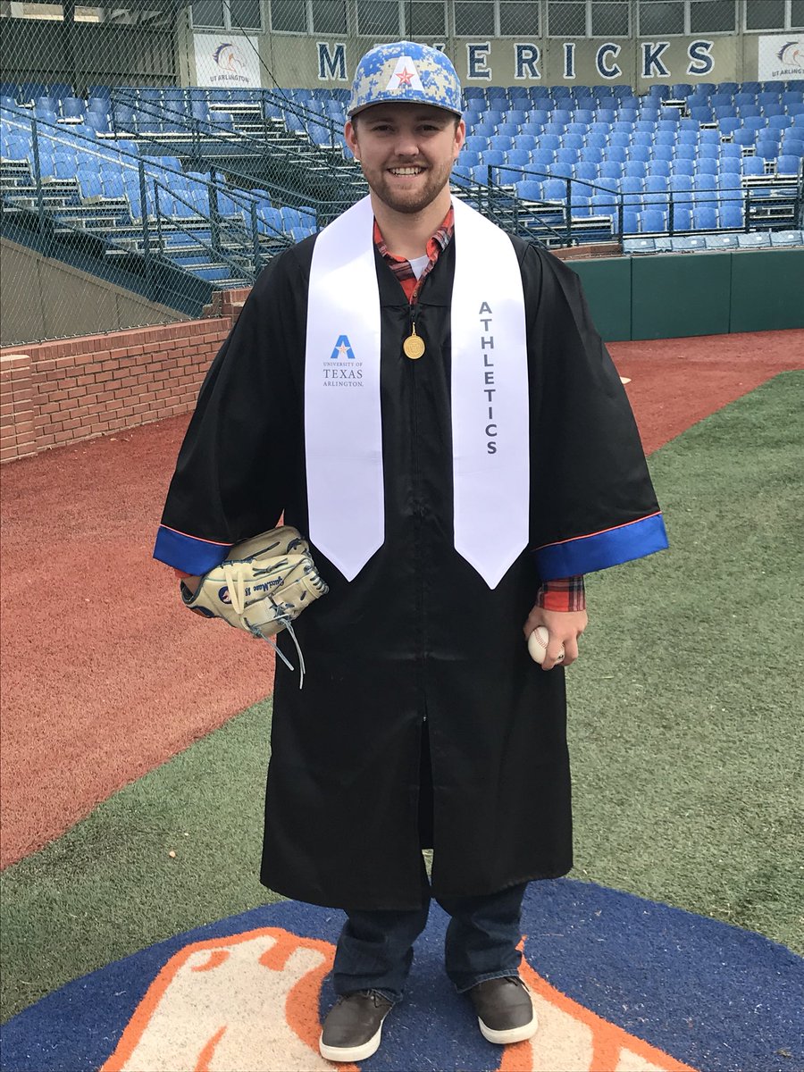 MichaelGooch44's tweet image. So proud of @DrewGooch #GraduationDay #gradschool #springbaseball #utarlington