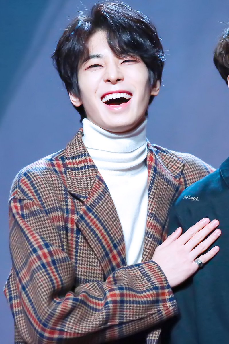 OneWoo_17's tweet photo. 181214 마마 레드카펫
I love your smile 🐱
#원우 #WONWOO #ウォヌ #전원우 #SEVENTEEN @pledis_17 https://t.co/bwRWMry51d
