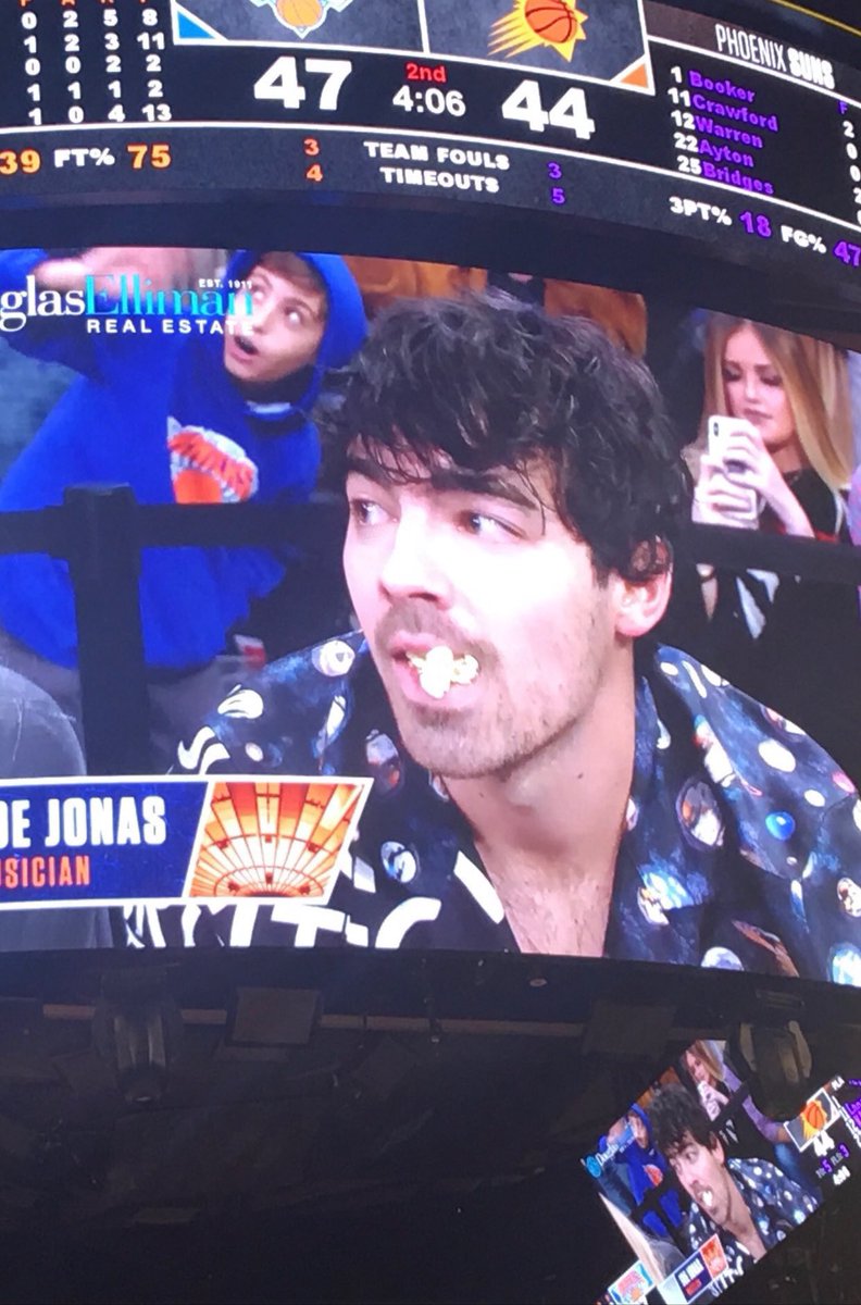 joejonas's tweet photo. Mom I made it! https://t.co/Ruin0Aq10p