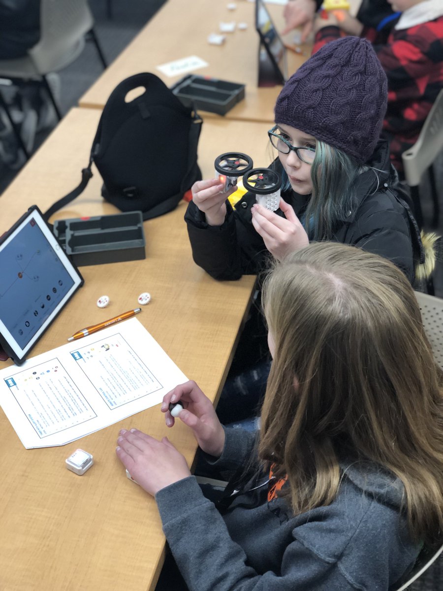 COreSTEMHub's tweet image. Today we hosted a Make-a-thon @OSUcascades using @SAMLabs technologies!  Thank you @RSDlearning for lending Mike Nye to lead the learning. 60 students helped remind 15 middle school teachers they don't need to be the expert in the room,  they just need to create the conditions!