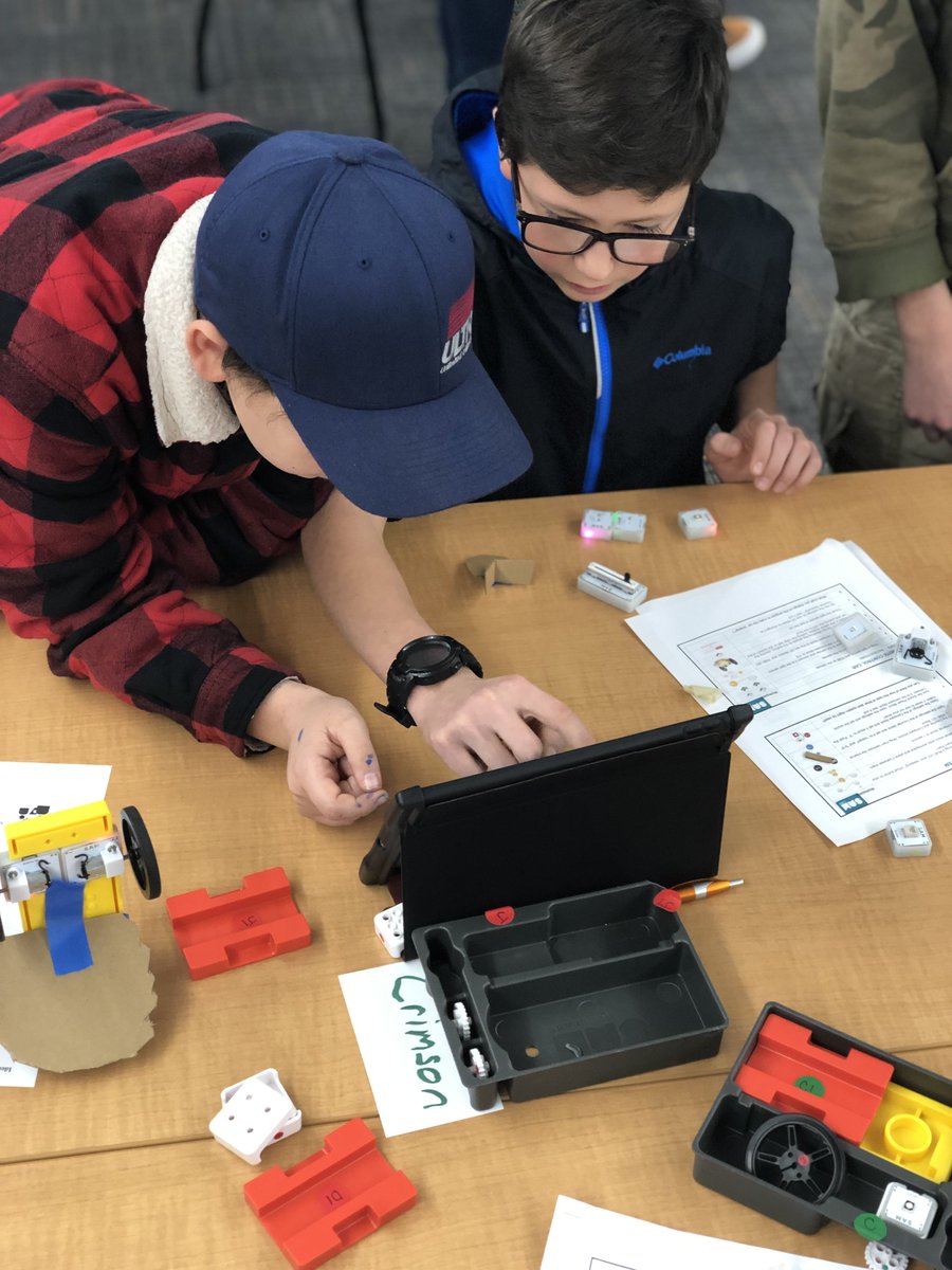 COreSTEMHub's tweet image. Today we hosted a Make-a-thon @OSUcascades using @SAMLabs technologies!  Thank you @RSDlearning for lending Mike Nye to lead the learning. 60 students helped remind 15 middle school teachers they don't need to be the expert in the room,  they just need to create the conditions!