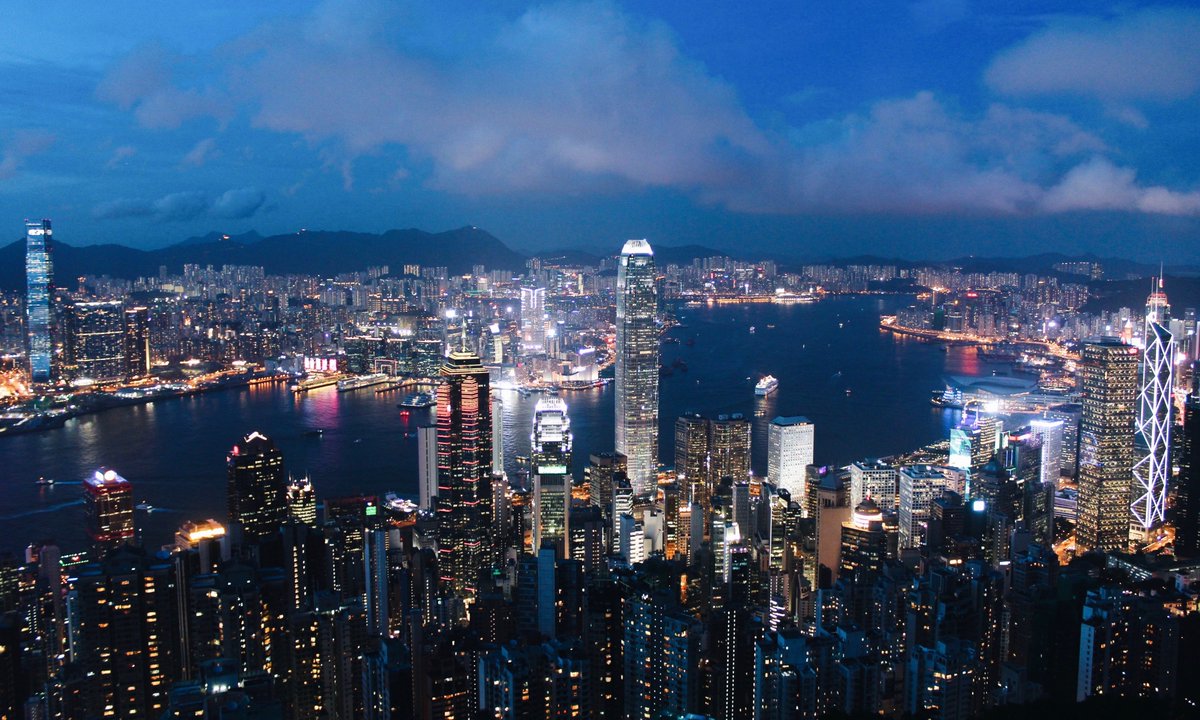 Skyline of Hong Kong, China 🇨🇳🇭🇰
📸 by Pauline Mae De Leon on @Unsplash

#Photography #Wallpaper #HongKong #Skyline #Skyscraper #CityPhoto #Urbanisation #Cityscape #Building #CityLights #China #Asia #Lights