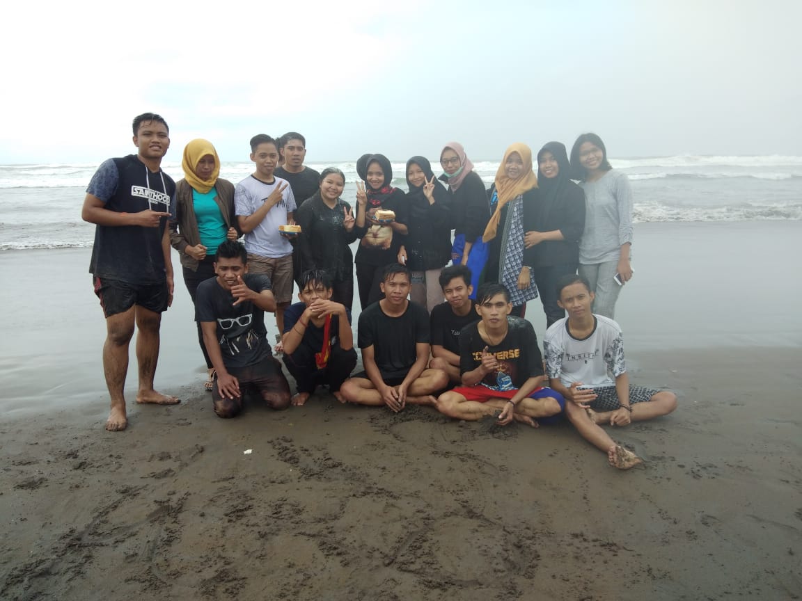 MPS_BTS's tweet photo. Suatu langkah yang tak dijanjikan tak diduga... Dapat berkumpul dengan mereka yang tak ku kenal sebelumnya,, berkumpul dalam satu kekeluargaan #KMPY
#keluarga #sumbawa https://t.co/Ja9hxCM2hD