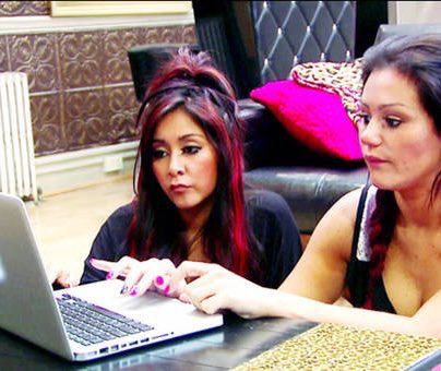 me watching my cool cousin edit my myspace