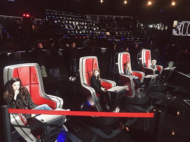Dierks Bentley (@DierksBentley) on Twitter photo 2018-12-19 05:25:35 years of singing in front of my most important critics prepared me well for @nbcthevoice tonight ha! honor for me @fiddlindan @bhelson @captchet @minstamore #timsergent to get to perform on this stage. Thank you @blakeshelton @iamjhud @adamlevine @kellyc… ift.tt/2CnsUop years of singing in front of my most important critics prepared me well for @nbcthevoice tonight ha! honor for me @fiddlindan @bhelson @captchet @minstamore #timsergent to get to perform on this stage. Thank you @blakeshelton @iamjhud @adamlevine @kellyc… ift.tt/2CnsUop