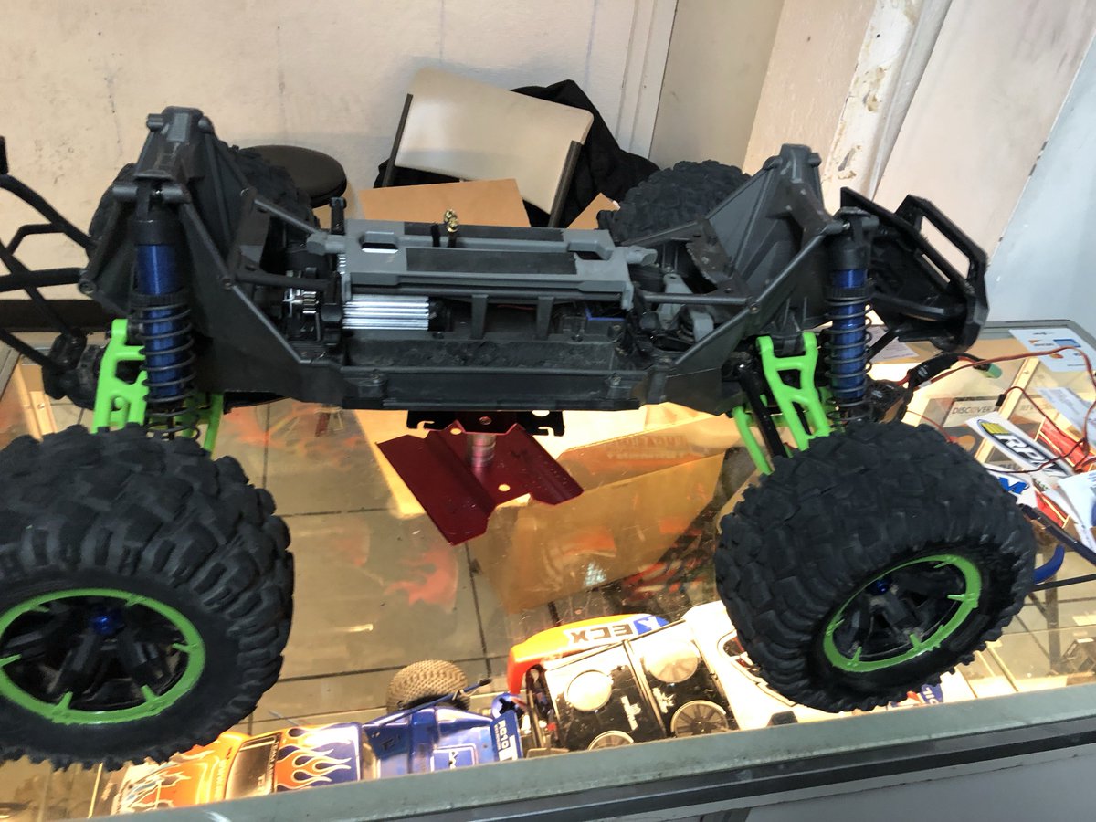 VSpeedshop's tweet photo. @TraxxasRacing X maxx 😍
Custom Built 
Castle XL ESC installation
Body paint tomorrow.
Order Your Now
https://t.co/ZvMNVdeFxz

#traxxas #christmas #custombuilt #rccar https://t.co/0HueeNOC6k