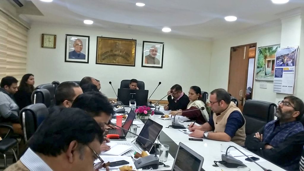 NULM_MoHUA's tweet photo. Shri Sanjay Kumar, Joint Secretary (UPA), MoHUA reviewed the disbursement of Interest Subvention through PAiSA Portal with States and Banks.
#SelfEmploymentProgramme
#InterestSubvention
#DAYNULM
#NewDelhi
#TransformingIndia
#TransformingLives https://t.co/uyOLxqwmC9