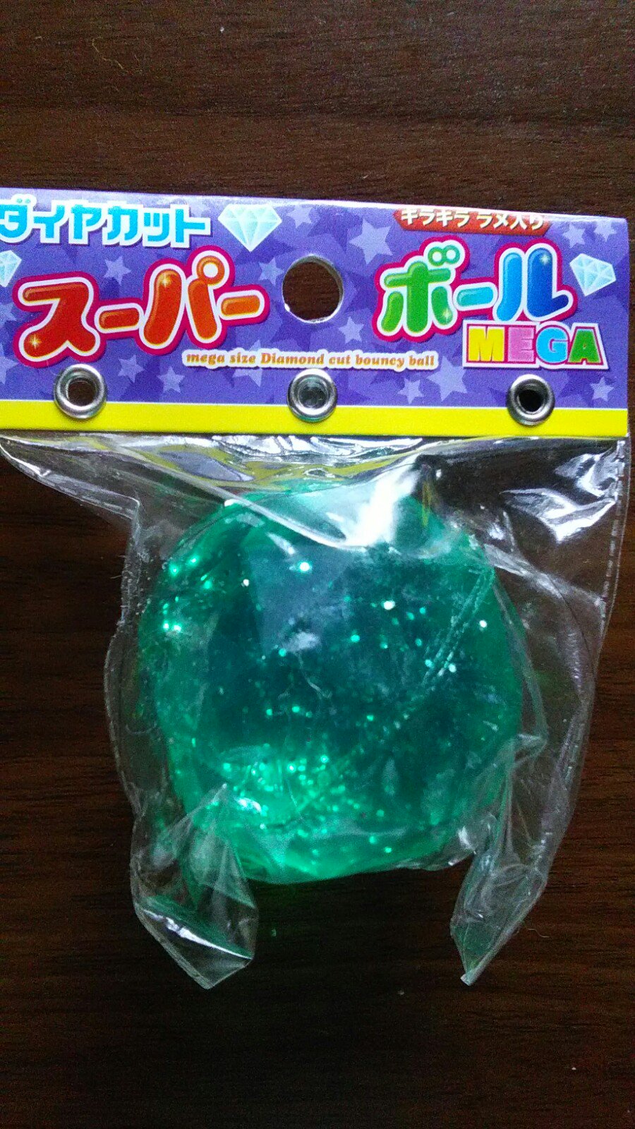 荒地の魔女 仮 ヒメちゃんがスーパーボールが大好きで意外とデカイのって無いんだけど100均に ダイヤカット スーパーボール Mega なる多面体のスーパーボールがあったー いい感じにおもちゃになりそう セリア T Co V8bir2mr3w Twitter