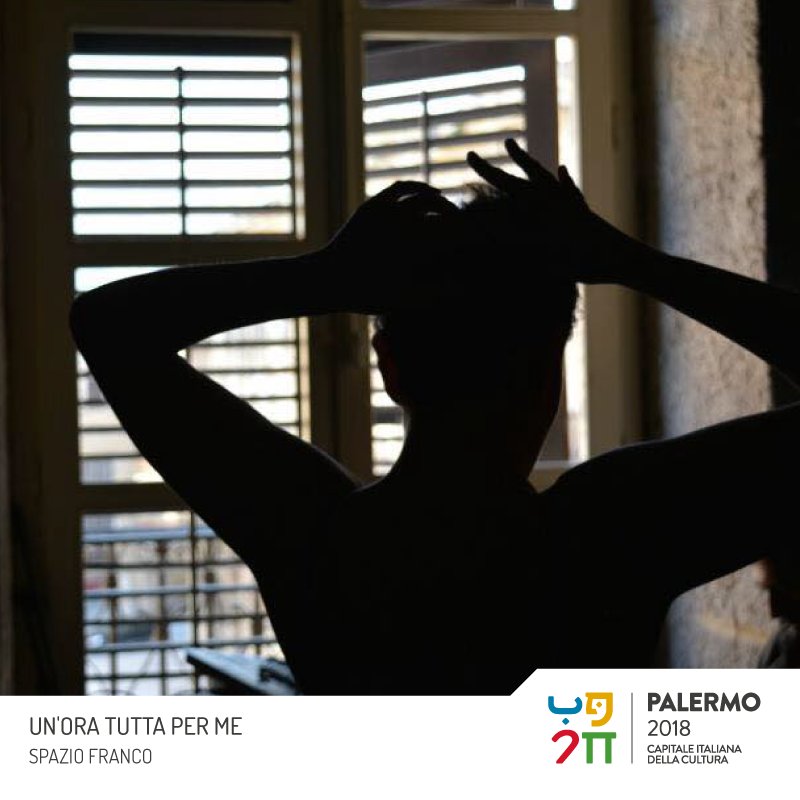 Un’ora tutta per me in scena stasera 19 dicembre alle ore 21:00 allo Spazio Franco.
Un doppio filo che lega danza e teatro per raccontare una certa condizione femminile, specchio deformante della società contemporanea, e in particolare una categoria di donna, le prostitute.