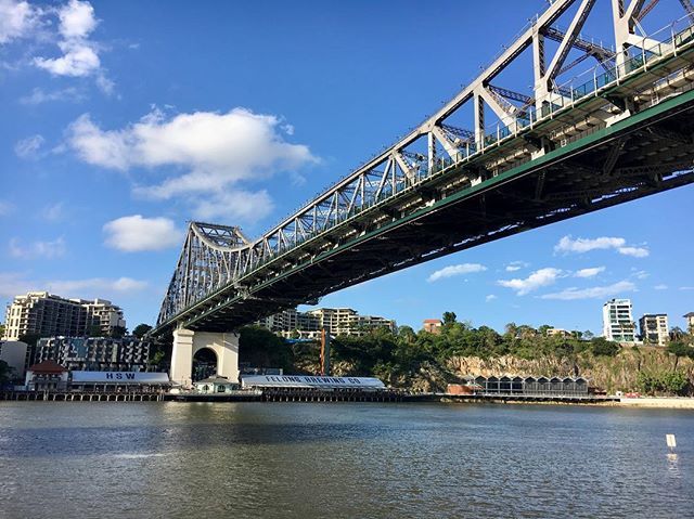 Going passed and just had to snap the Story Bridge - such an icon, Brisbane Queensland. 
#tv_australia#wow_australia2018#icu_aussies#1more_australia#australiatouristguides#pocket_australia#abcmyphoto#qldlife#ourqld#thisisqueensland#queensland_captures#di… ift.tt/2EsCNlQ