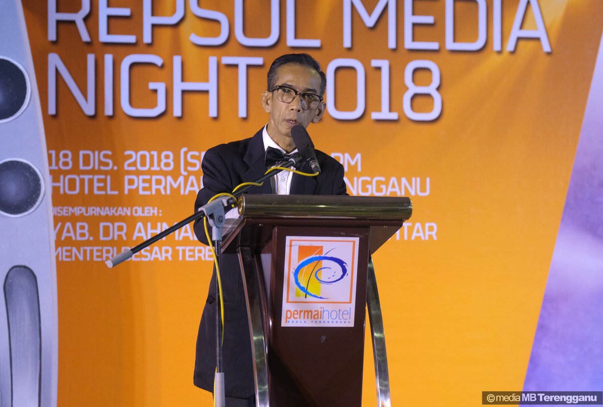 akarumbispace's tweet photo. Repsol Media Night 2018
18 Dis. 2018 • Permai Hotel Kuala Terengganu • Disempurnakan oleh @DrAhmadSamsuri 

#MediaNight
#KaryawanKreatif
#RepsolMY
#WeAkarumbi https://t.co/1sUXQEYGF5