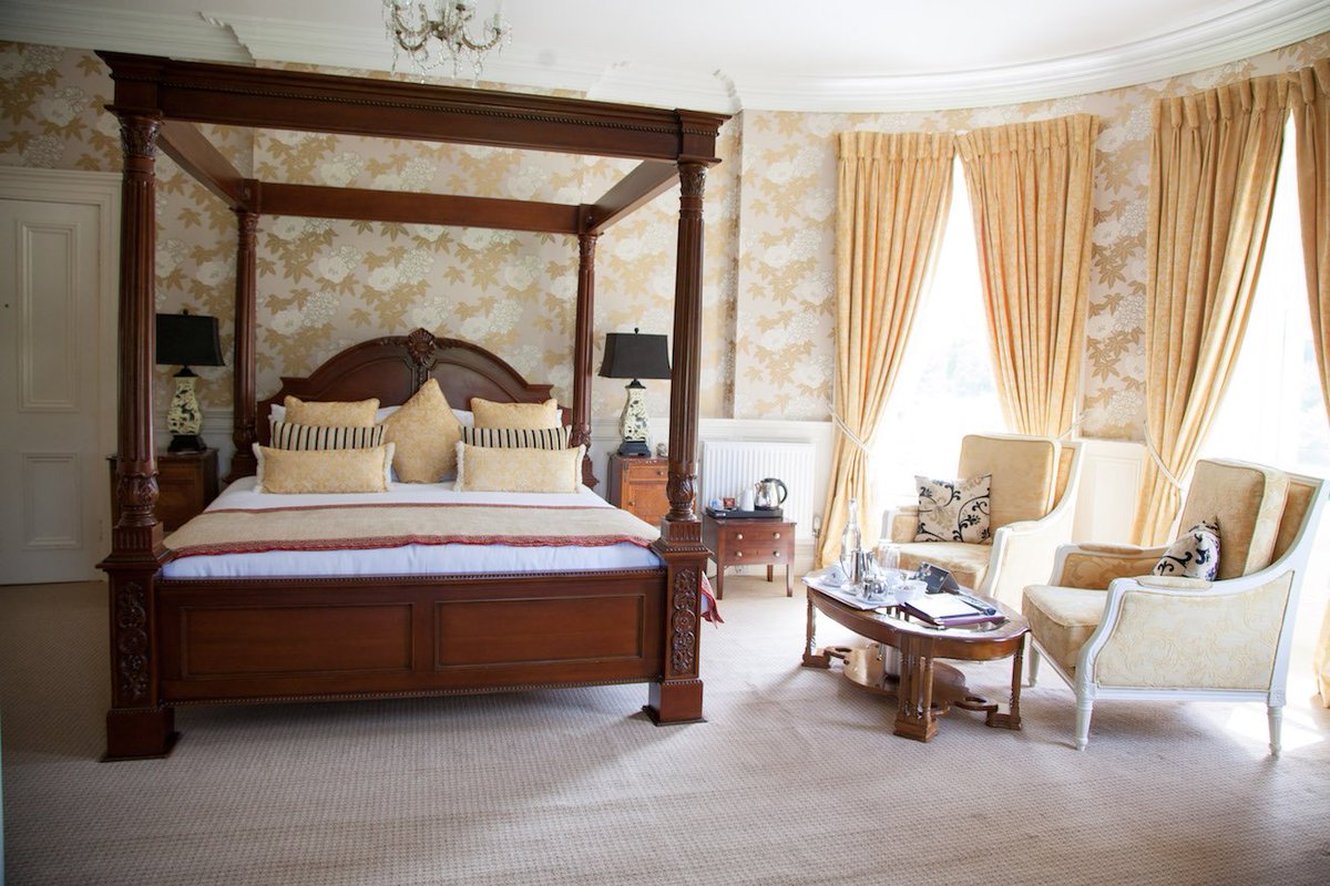 RomanticCastles's tweet photo. Fancy a night away from reality? Why not book a romantic getaway and stay in Ballyseede Castle Hotel...such a treat! They also have family rooms if you want to bring the little ones! #CastleAccommodation #LuxuryBreak #LoveBallyseede https://t.co/7zSKpAWtbg