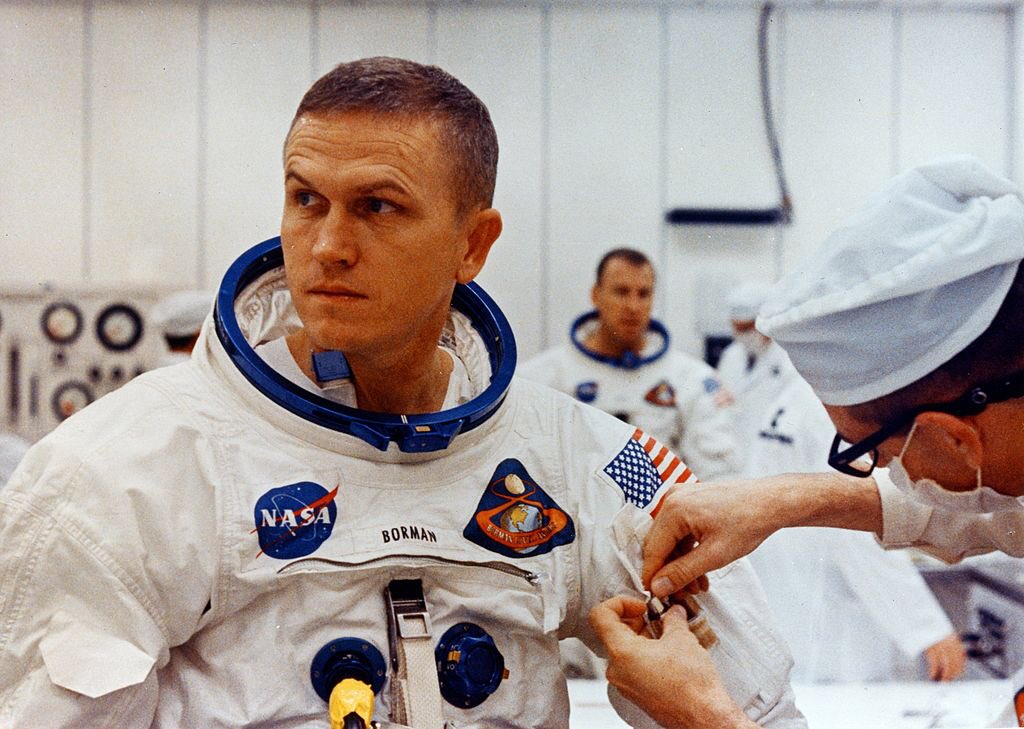 50 Years Ago In Space 日本時間1968 12 19 21 51 00 アポロ8号の打ち上げまで48時間 ここで 今回のクルーを紹介しておきましょう 写真は右から船長フランク ボーマン 着陸船操縦士ウィリアム アンダース 司令船操縦士 ジム ラヴェル それぞれ