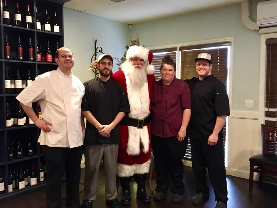 Santa Claus stopped by and our kitchen crew asked for some new pans and a wood burning grill. 🔥😏🤔
Santa replied " soots me🎅😂
#stellassouthern 
#yeahthatgreenville 
#truecooks
