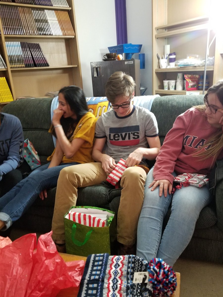 WHS_BulldogYRBK's tweet photo. More Yerds exchanging thoughtful gifts. Making memories. https://t.co/ggBgY4skJR