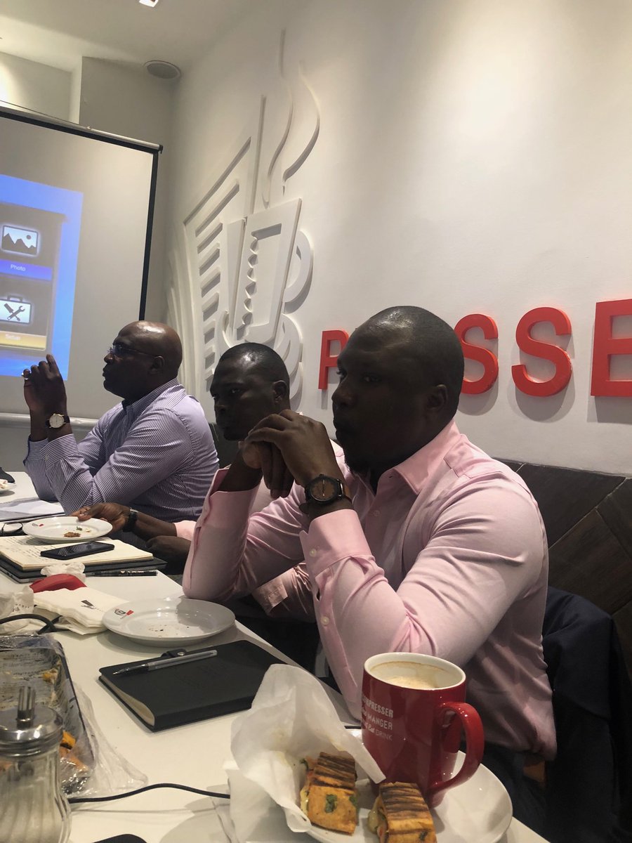 ousmanee's tweet image. Merci à ma dream team pour le  CoDDE spécial de ce matin, pour la bonne collaboration et les bons résultats obtenus en 2018. 👏🏽👏🏽👏🏽. #OBS_Senegal #CoDDE #team_bullding