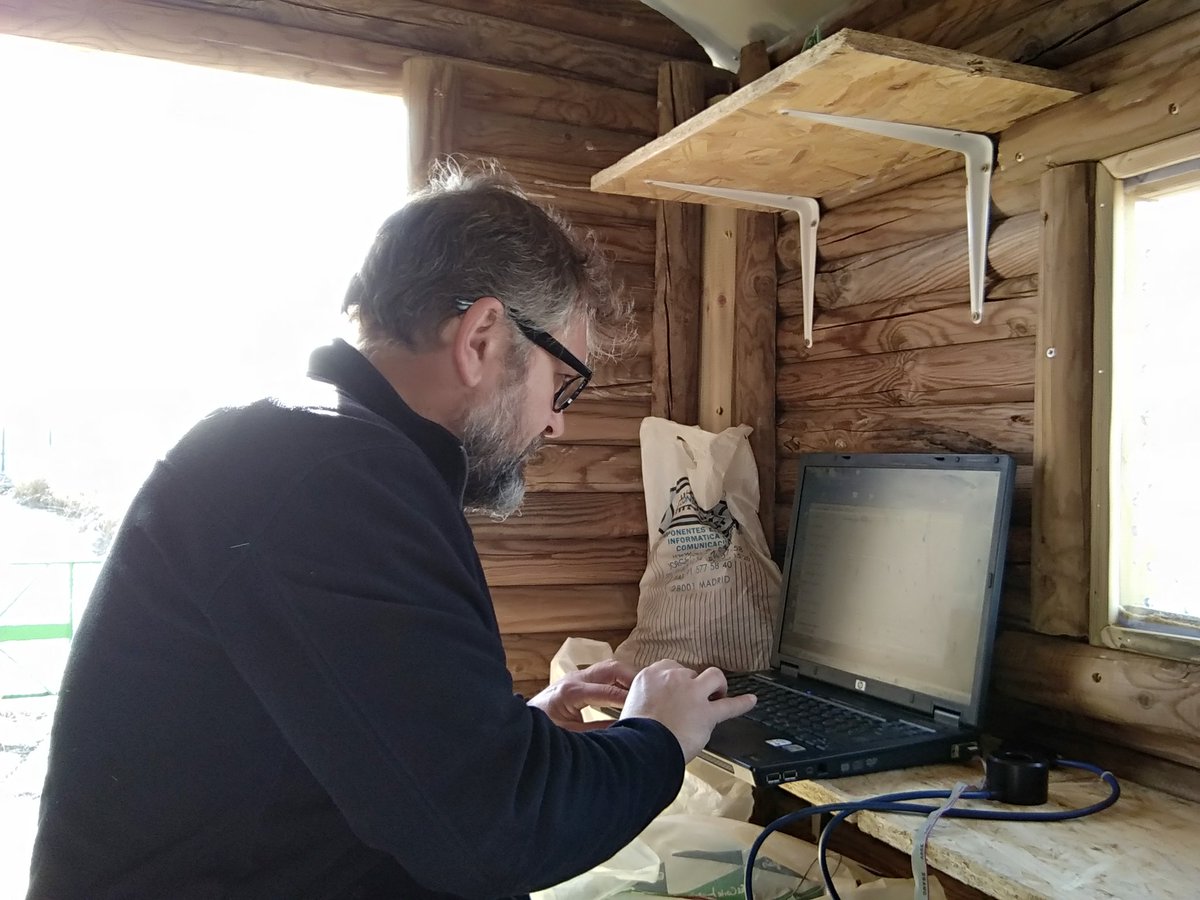 SawfaceD's tweet photo. Programming the CR1000 datalogger for air temp, wind speed and direction and solar radiation at the SAWFACE facility https://t.co/ipgc0ABhXw