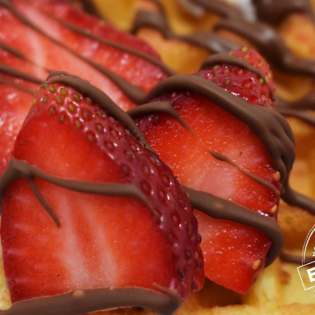 The last orders of our delicious vegan craft chocolate, to arrive before Christmas, is tomorrow!

We've smothered our gorgeously smooth vegan milk chocolate, on strawberry covered waffles this morning!

For a worthy vegan Christmas breakfast, head over to our website, for 14