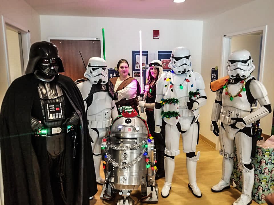 501MWG's tweet photo. Bringing some Christmas cheer to children in need.

#StarWars #501stLegion #501st #501MWG #BadGuysDoingGood #VadersFist https://t.co/O84o04rIus