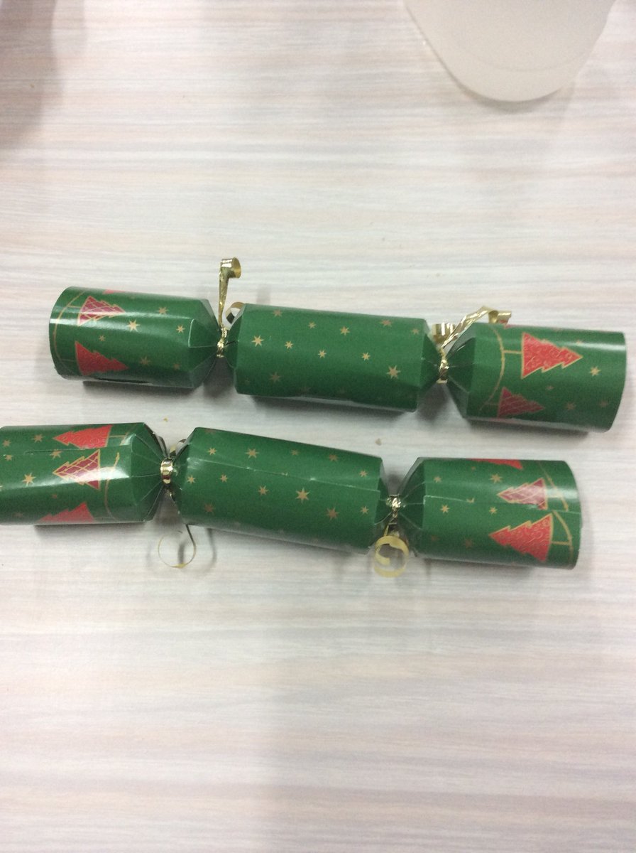 SladefieldInfSc's tweet photo. Christmas dinner today! #ChristmasCountdown #pullacracker #turkeydinner https://t.co/3KmWQQWYib