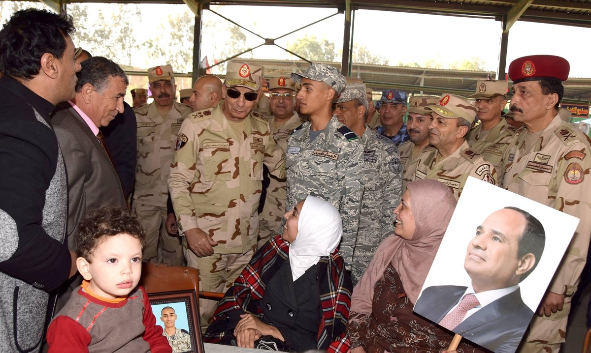 EgyArmySpox's tweet photo. #المتحدث_العسكرى : الفريق أول / محمد زكى يتابع مراحل الإعداد الأساسى والتدريب العسكرى للطلبة الجدد بالكليات والمعاهد العسكرية ويلتقى أسر الطلاب أثناء الزيارة ...
أهالى الطلاب يؤكدون : نشعر بالفخر .. وشرف لنا إنتماء أبنائنا للمؤسسة العسكرية العريقة ... https://t.co/LSyyk7jqMa