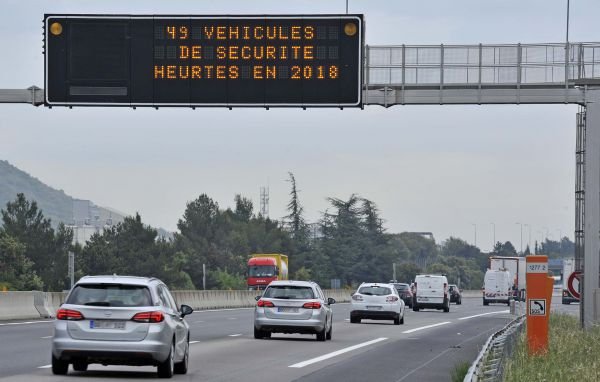 Deux de mes collègues encore en soins intensifs.
Il faut que ça s'arrête. 
🛑STOP🛑
PENSEZ À NOUS
PLUS JAMAIS ÇA !!!
<a href="/ASFAutoroutes/">ASFA Autoroutes</a> 
<a href="/VINCIAutoroutes/">VINCI Autoroutes</a> 
<a href="/FondationVA/">Fondation VINCI Autoroutes</a> 
<a href="/Radio1077/">Radio VINCI Autoroutes</a> 
<a href="/Preventionrout/">Association Prévention Routière</a> 
<a href="/RoutePlusSure/">Sécurité routière</a> 
<a href="/RoulonsA/">Roulons Autrement</a>