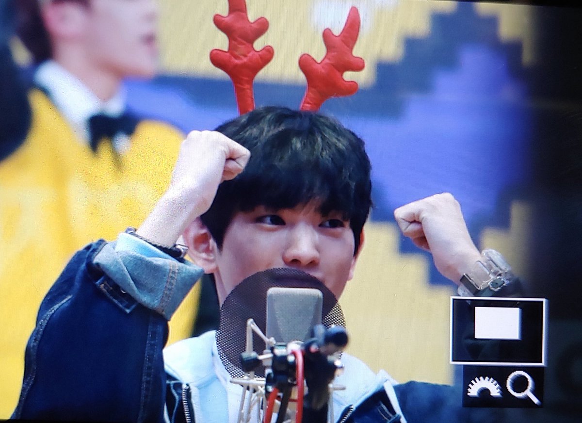 2uiwoong's tweet photo. 181219 아이돌라디오 #의웅 프리뷰

꼬마 루돌프야 미리 크리스마스🎅🏻

#이의웅 #euiwoong https://t.co/c3gRq0rI4U