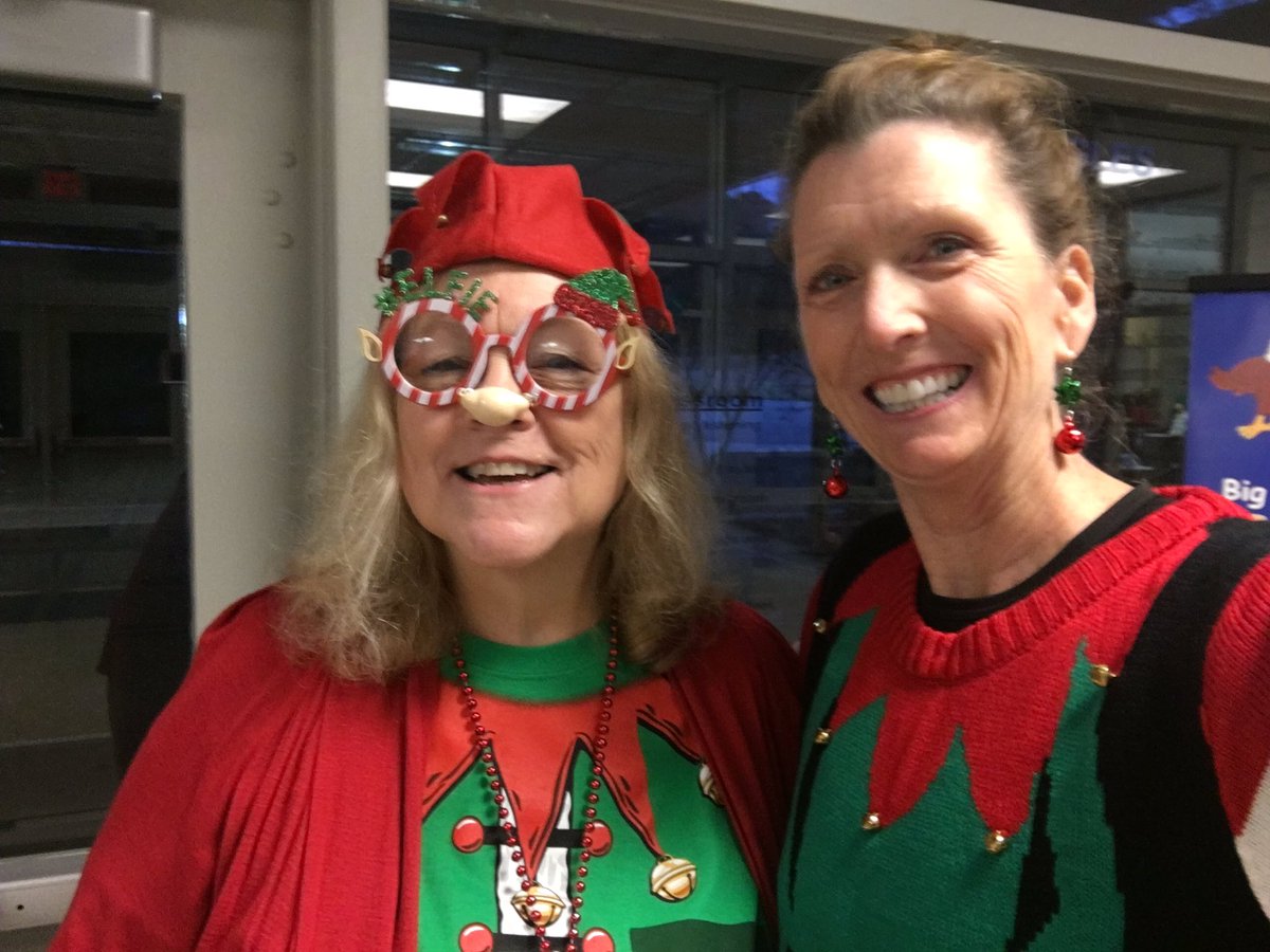 sdwelle2002's tweet photo. It’s a great day for an ‘elfie! #bsiholiday18 #bsieaglepride #ilovemyjob https://t.co/lv6f68Vr6c