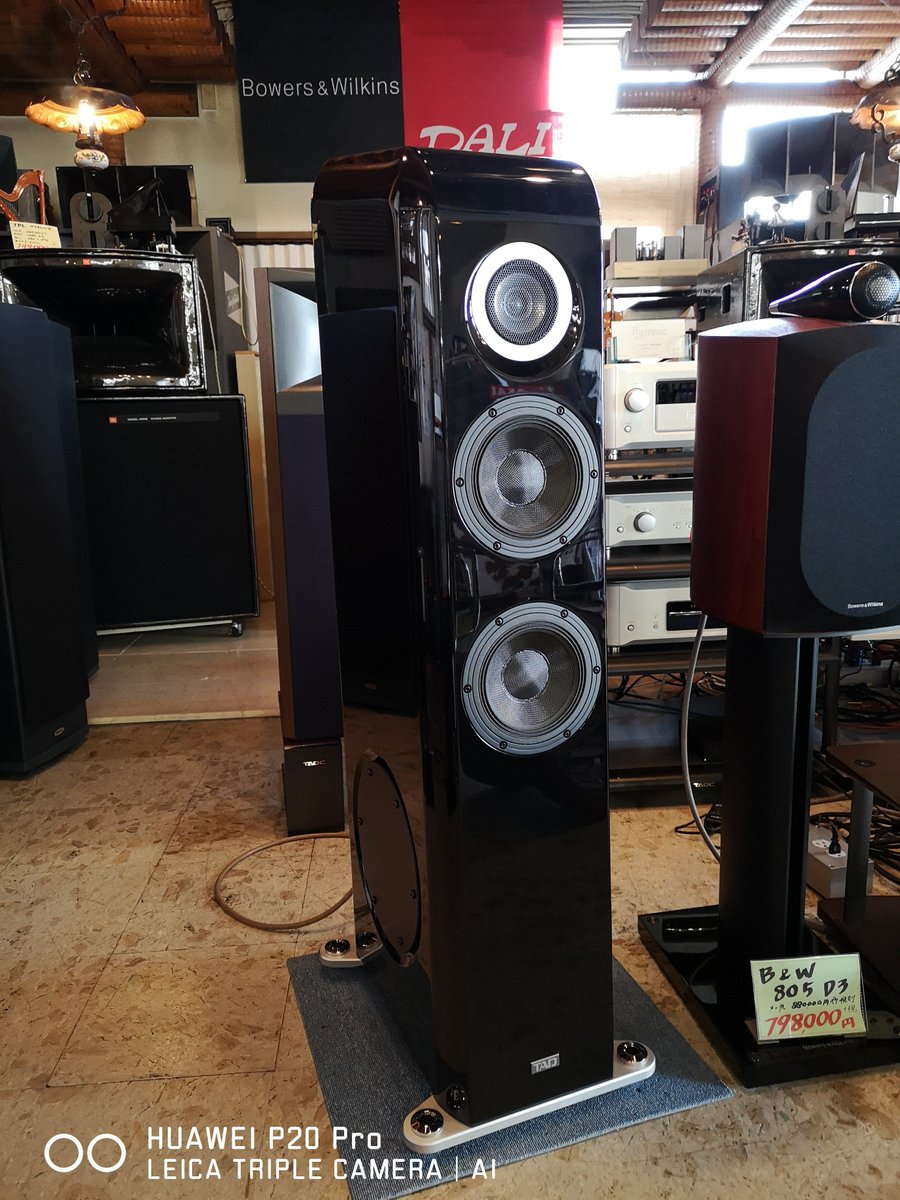 zawaken4's tweet photo. オーディオMAROでTADの新しいスピーカーTAD E1TXを試聴してきた。鳴らして3時間ちょいとの事でしたが、それでもいい音してました♪一組220万なのでとても手が出ないが…鳴らし込んでからもう一度試聴したいな! #tad #e1tx https://t.co/wm5CwRkNGT