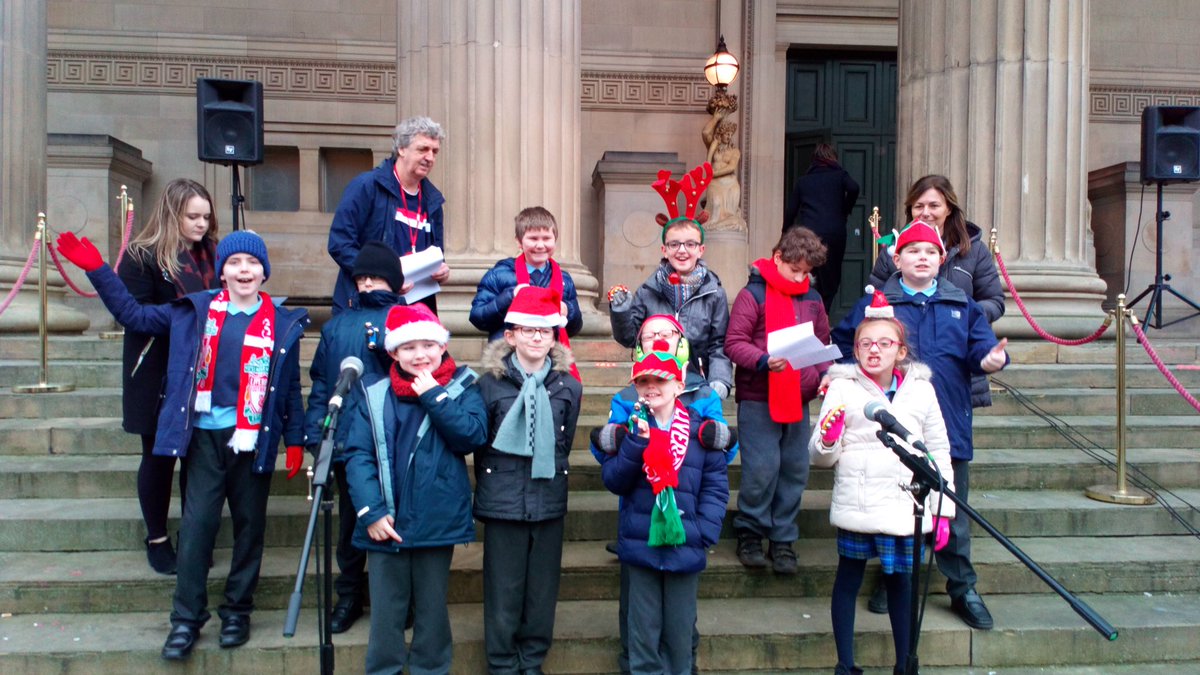 AbbotsLeaSchool's tweet image. The Primary Department Choir @AbbotsLeaSchool provided a stunning festive performance outside St George’s Hall last week, entertaining visitors to the city and receiving thanks from the Lord Mayor #bebrilliant  #changinglivesthroughlearning #festivefun