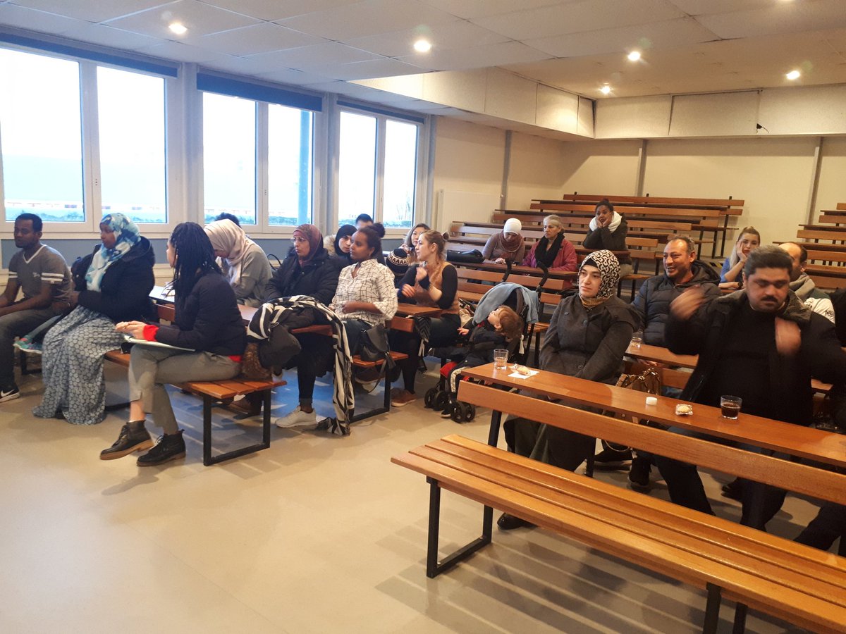 Matth_cdb's tweet photo. Réunion d'information #OEPRE pour les parents d'origine étrangère sur le réseau #lesprovinces.
Pour apprendre le français, comprendre le fonctionnement de l'école française et connaître les valeurs de la république afin se mieux aider les enfants.
@JdPeyret 
@dsden50 
@acCaen https://t.co/BXb2TX3dpe