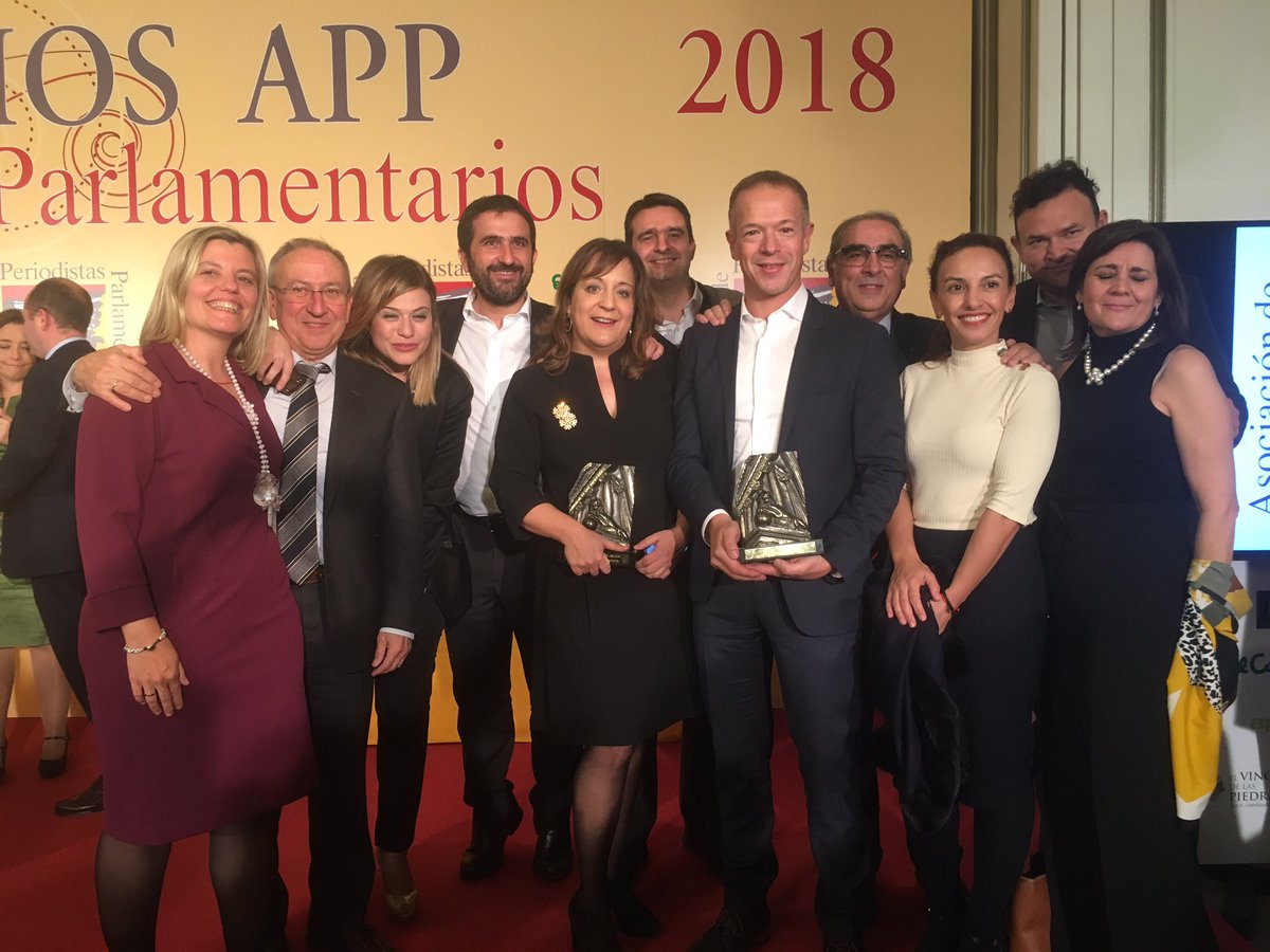 Enhorabuena a <a href="/carmencalvo_/">Carmen Calvo</a>, <a href="/mjmonteroc/">María Jesús Montero</a>, <a href="/IratxeGarper/">Iratxe García Pérez /❤️</a>, y
@Adrilastra, que también recibieron anoche los #PremiosAPP2018. Agradecido por recibir el Premio a Senador del Año acompañado por compañeros-as del <a href="/gpssenado/">PSOE SENADO</a>