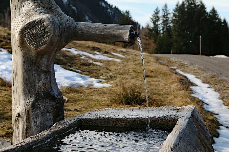 HIDROSOPH_ES's tweet photo. INTERESANTE. Hoy os dejamos una frase que nos ha hecho reflexionar: “No se aprecia el valor del #agua hasta que se seca el #pozo”. #riegoconresultado #valorpositivo https://t.co/zXdMhQfEH3