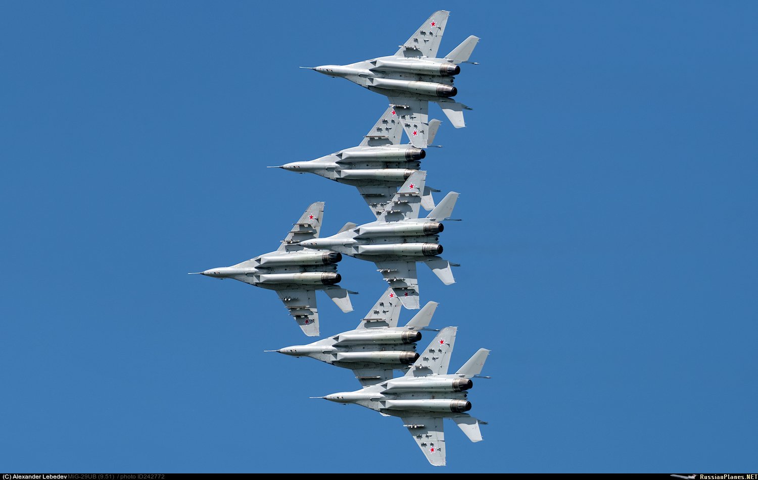 DuxCimbXgAAQJ-w.jpg:large