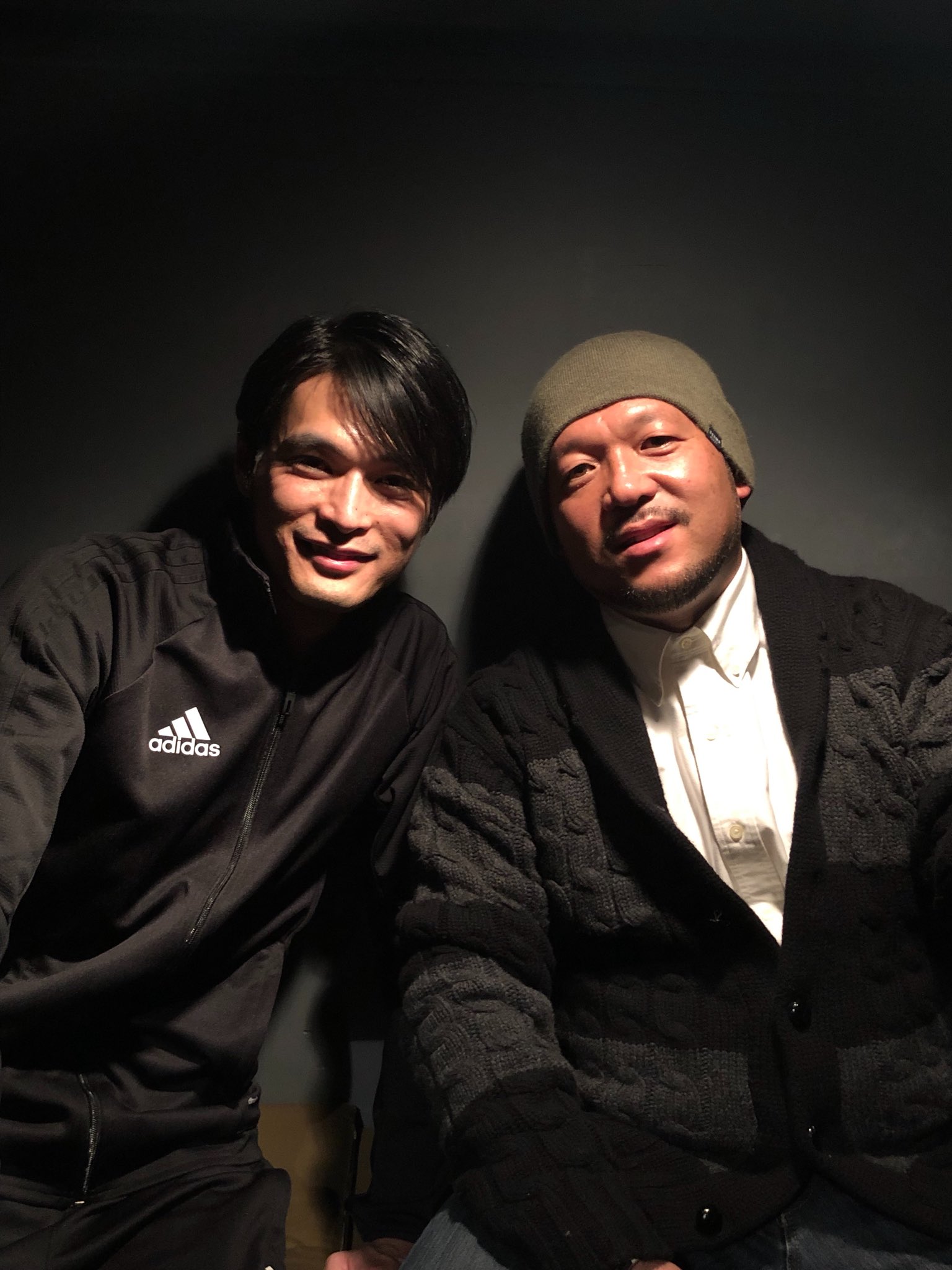 青山 隼 先日の舞台に浦和レッズのマネージャー 水上さんが観に来てくれました お忙しい合間を縫って来て頂き嬉しかったです サッカーを辞めても繋がっているのはありがたいです 浦和レッズ マネージャー 水上マネージャー 水さん 観に来てくれ