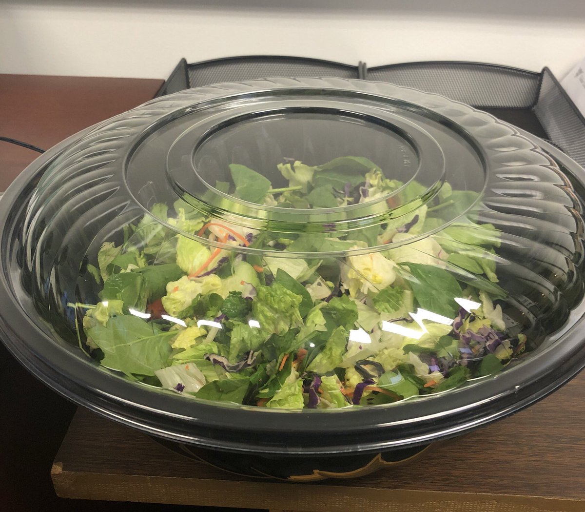 thechillvegan's tweet photo. When the office party only has salad for ya, take that whole thing home and make half into a creamy vegan garden ranch dressing. #vegan #makingdo https://t.co/xfvm6WeseT