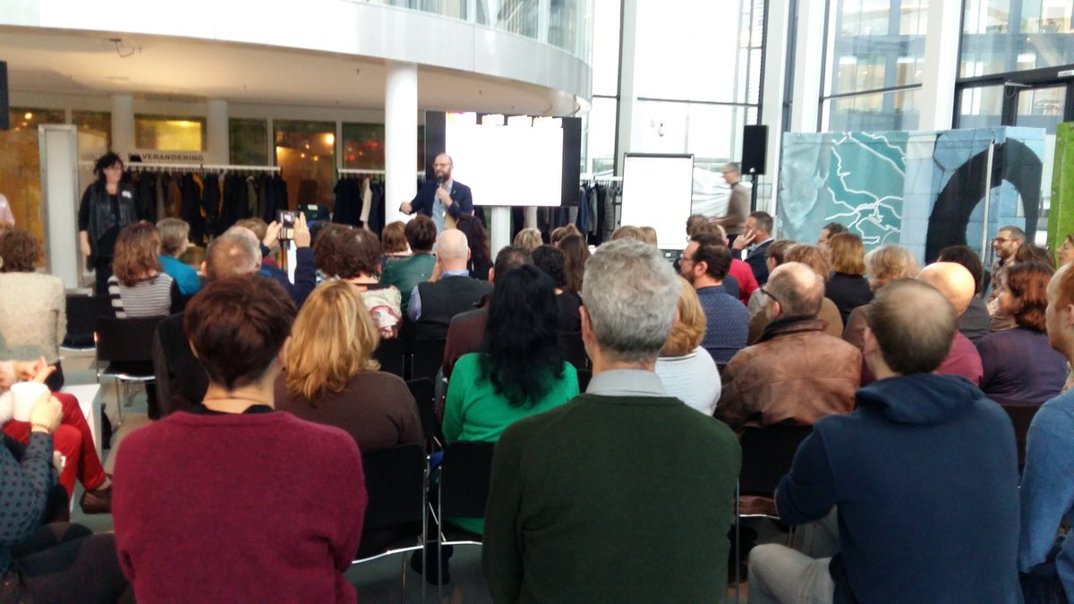 Yes! Van start met <a href="/seriousambt/">Serious Ambtenaar</a> voor #3fm <a href="/SeriousRequest/">3FM Serious Request</a> met 100 ambtenaren <a href="/Perron_2020/">Perron2020</a>