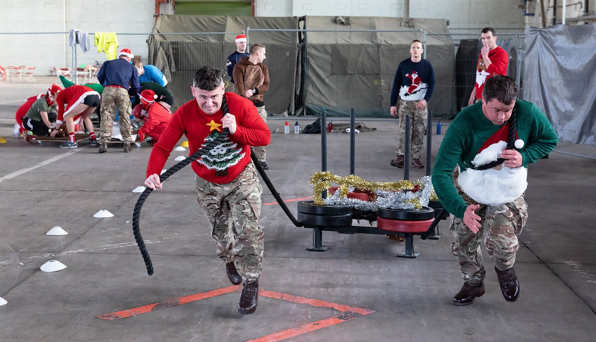 42EngrRegt_Geo's tweet photo. It wouldn't be Christmas without CO's Christmas PT! MERRY CHRISTMAS from all at 42 Engineer Regiment (Geographic)! 🌏🎅🌐 #Christmas #TeamGeo https://t.co/NNfsJHmH5G