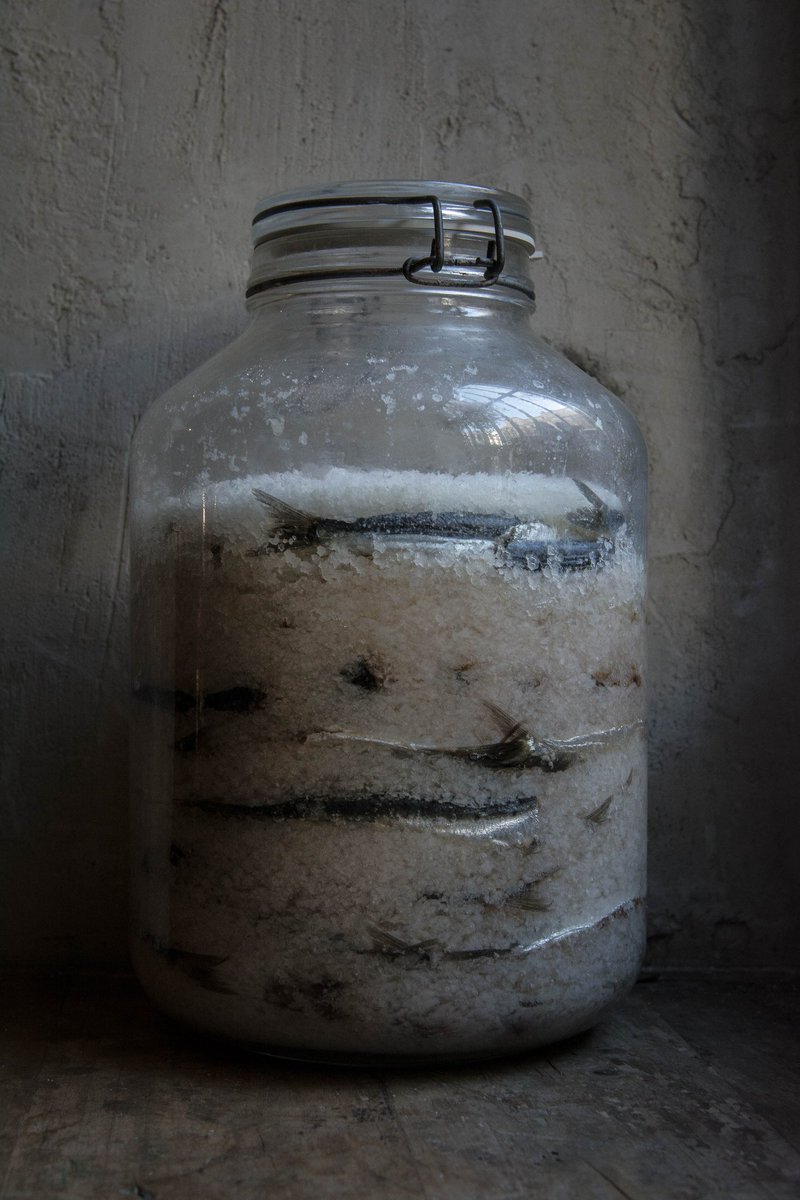 ...sonrío mientras pienso que la cocina de Fismuler tiene algo de esas cocinas de las casas que habitábamos cuando éramos pequeños. Y sigo sonriendo y me escapo corriendo a ...cocinafuturo.net/fismuler-boque…